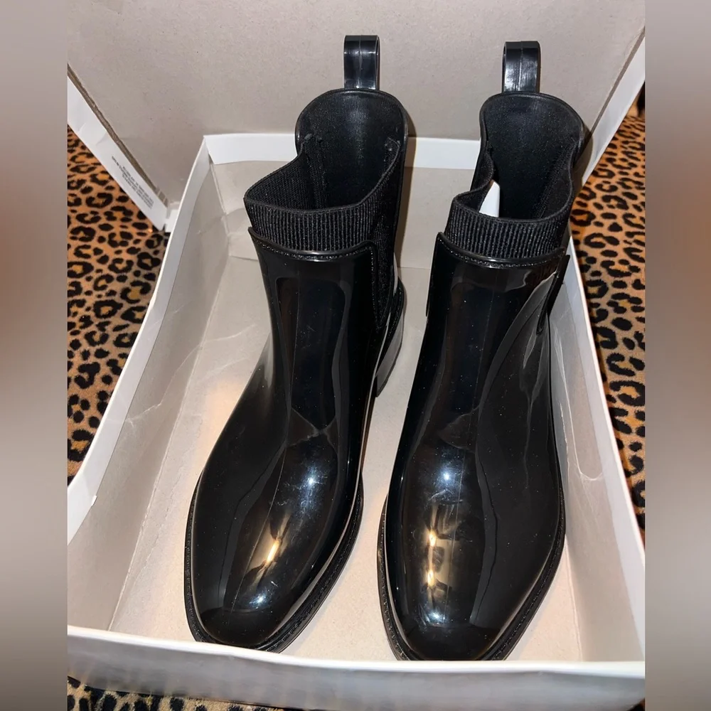Stylish Black Women's Boots - Picture 3 of 8